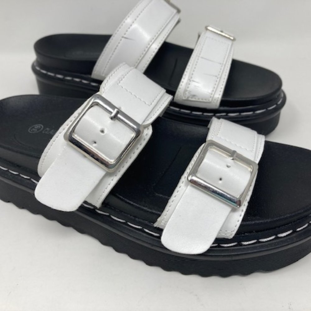 Claudia Ghizzani Sandals - Women's Size 38 (U.S. Size 7.5)